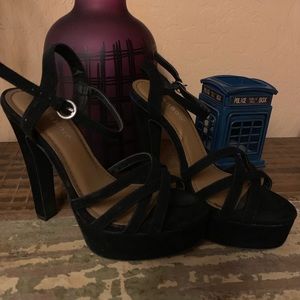 Black heels MAKE OFFER!